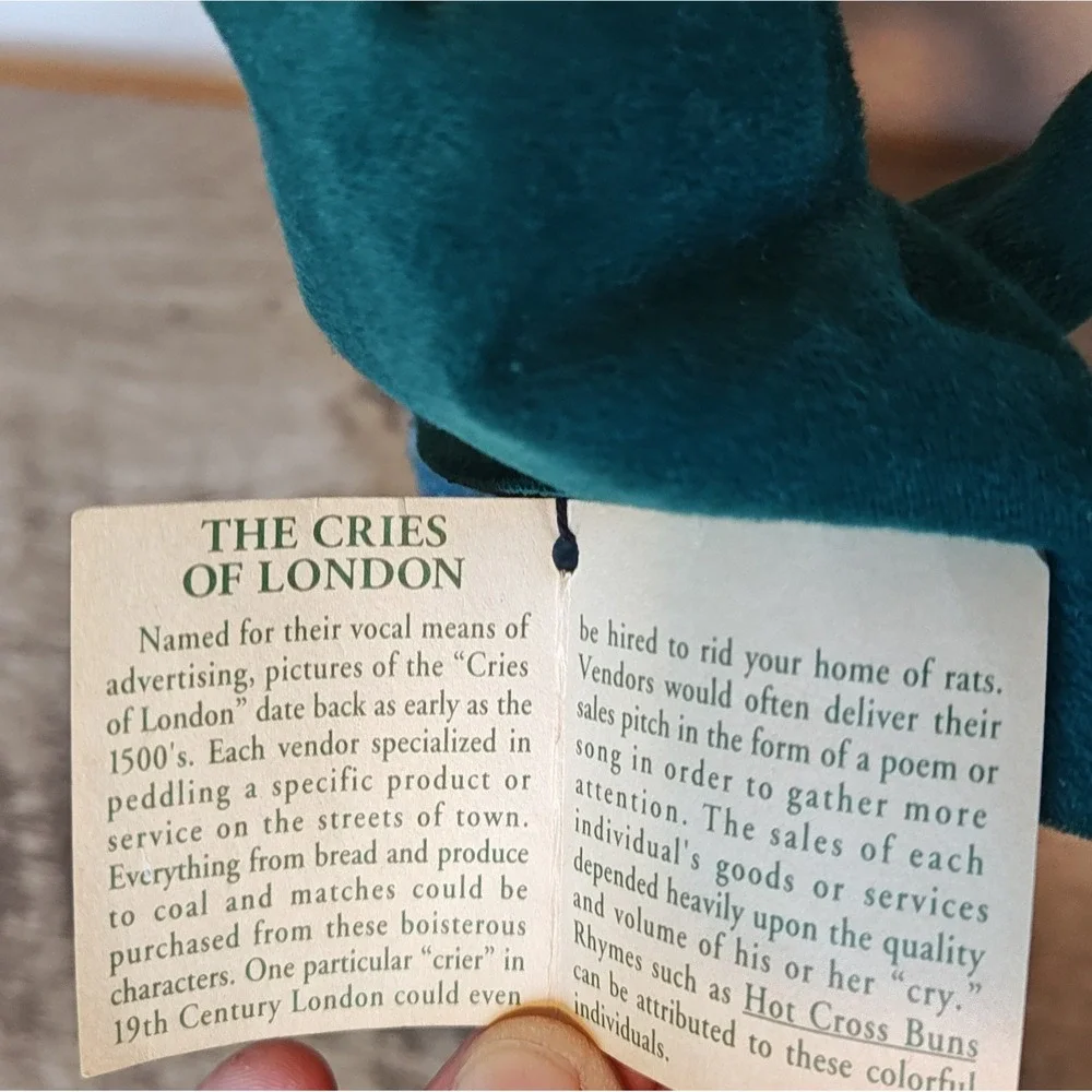 Byers Choice Caroler Cries of London 1995 Woman Doll Green Blue 13in Figurine